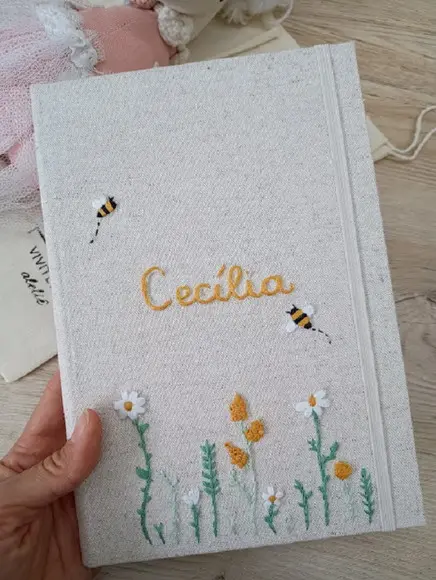 Porta Caderneta de Vacina Jardim Amarelo Bordada a Mão