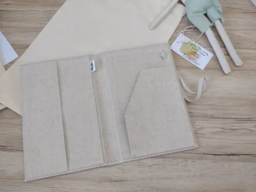 Porta Caderneta de Vacina Mapa Mundi Bordada a Mão
