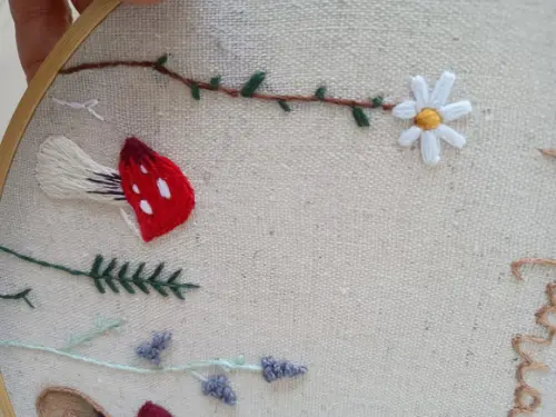 Porta Maternidade Jardim Cogumelos Bordado a Mão 25cm