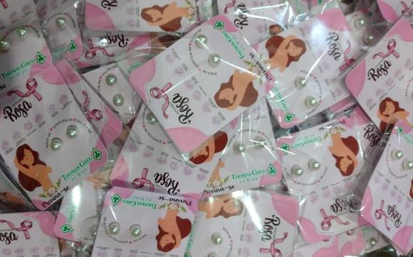 100 Tags com Brinco Pérola Lembrancinha Outubro Rosa