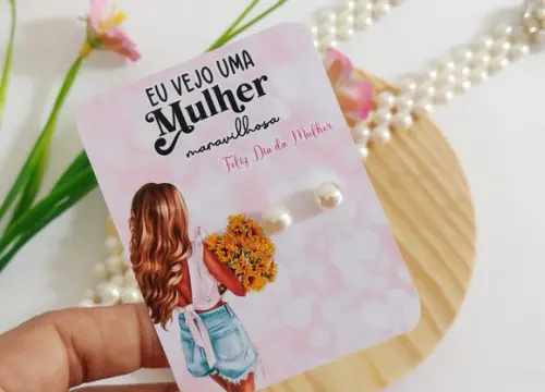 Lembrancinha Dia das Mulheres Tag com Brinco Pérola