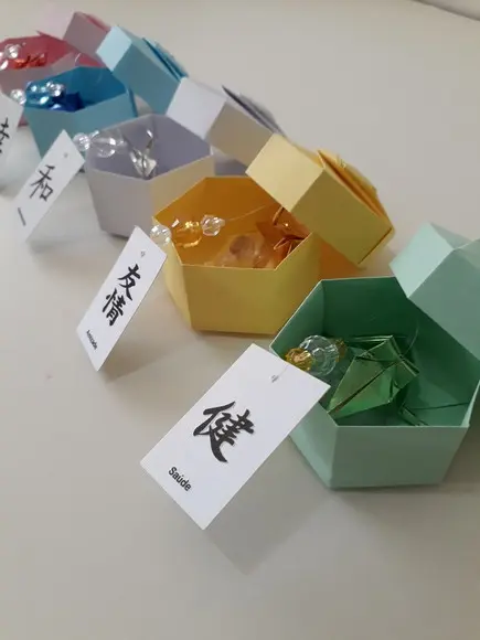 Enfeites de Tsuru com Ventosa - 10 Un.