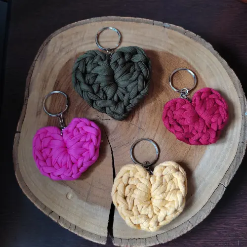 Chaveiro de coração em crochê, para lembrancinhas