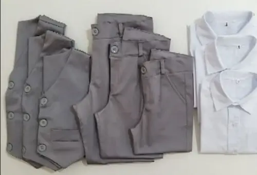 Roupa Pajem cinza com colete