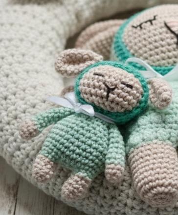 Enfeite Porta Maternidade Amigurumi - Personalizado Cores/temas