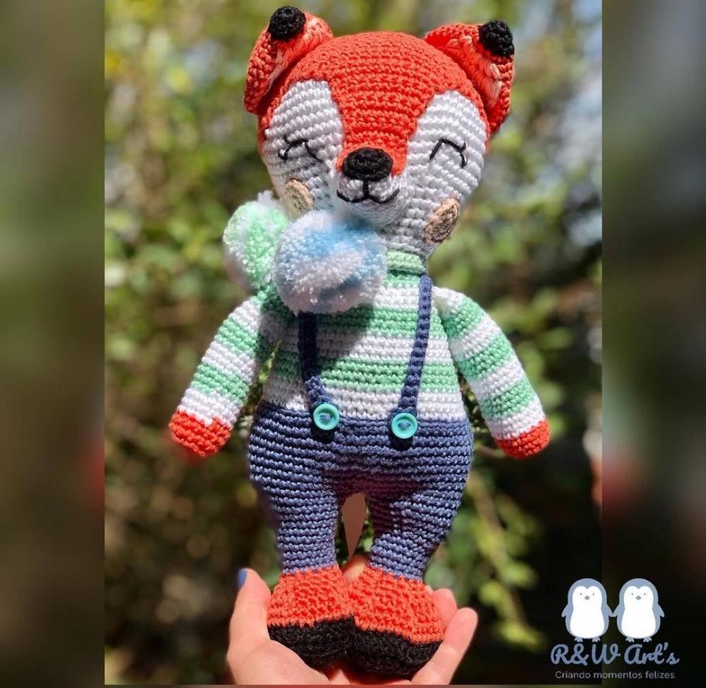 Raposinha de Crochê Amigurumi ? Feita à Mão com Carinho
