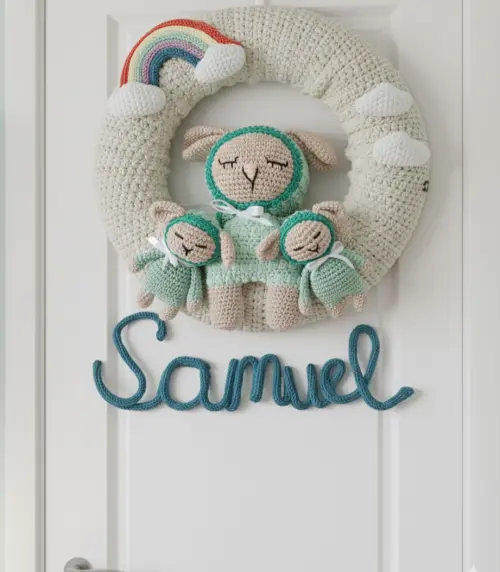 Enfeite Porta Maternidade Amigurumi - Personalizado Cores/temas
