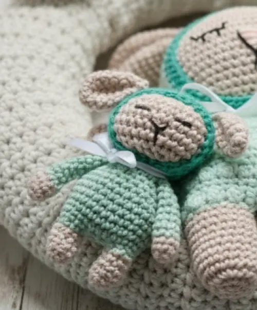 Enfeite Porta Maternidade Amigurumi - Personalizado Cores/temas