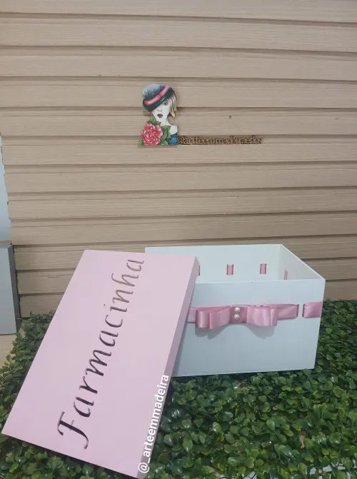FARMACINHA MENINA LAÇOS