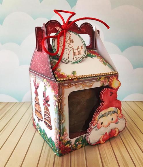 Caixa com mini panetone de 80gr Natal