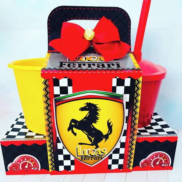 Kit Cineminha na Caixa Ferrari