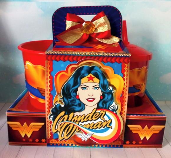 Kit Cineminha na Caixa Mulher Maravilha