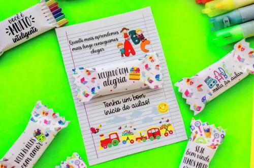 BRINDE BALA E CARTÃO PERSONALIZADO VOLTA AS AULAS