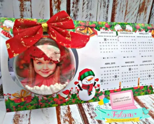 Calendário com esfera Personalizada natal