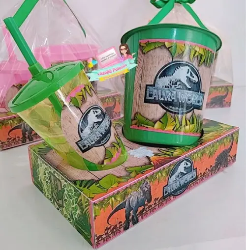 Kit Cineminha na caixa Jurassic World