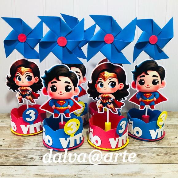 Centro de Mesa Super Homem e Mulher Maravilha