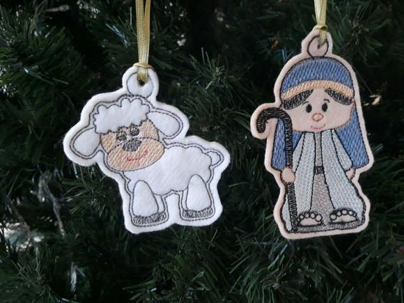 Presépio de Feltro Bordado para Pendurar na Árvore de Natal