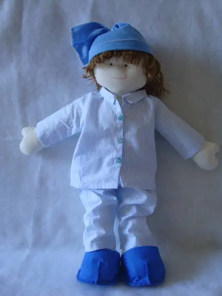 Boneco de Pano de Pijama e chinelos