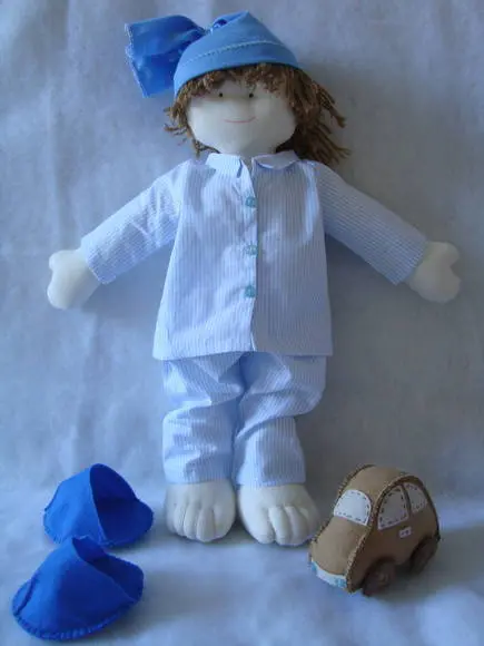 Boneco de Pano de Pijama e chinelos