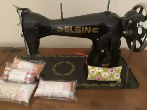 Kit 10 Agulheiro em Tecido para Máquina de Costura 10 Peças