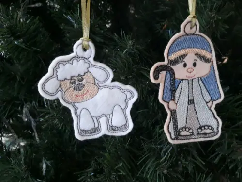 Presépio de Feltro Bordado para Pendurar na Árvore de Natal
