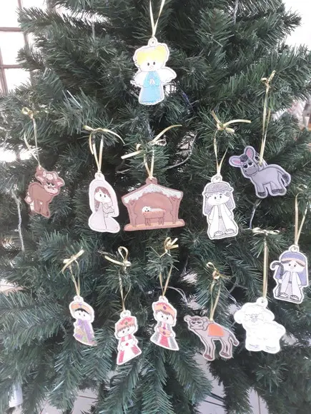 Presépio de Feltro Bordado para Pendurar na Árvore de Natal