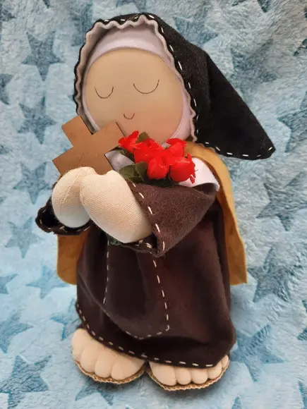 Santa Terezinha em Tecido e Feltro