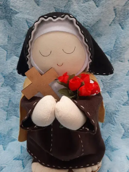 Santa Terezinha em Tecido e Feltro