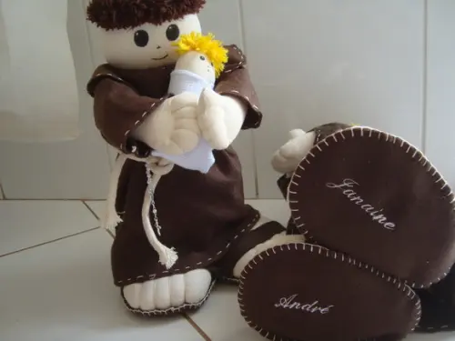 SANTO ANTÔNIO DE TECIDO PERSONALIZADO PARA CASAMENTO