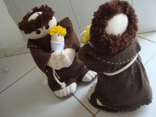 SANTO ANTÔNIO DE TECIDO PERSONALIZADO PARA CASAMENTO