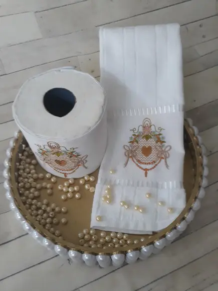 toalha de lavabo e Porta Papel higiênico