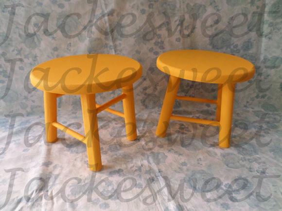 Banquinho em Madeira Amarelo Gema