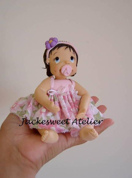 Boneca com chupeta em biscuit