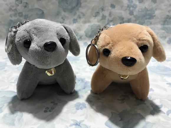 Cachorro em pelúcia chaveiro Marrom Claro e Cinza