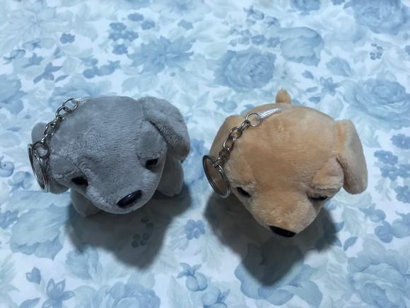 Cachorro em pelúcia chaveiro Marrom Claro e Cinza