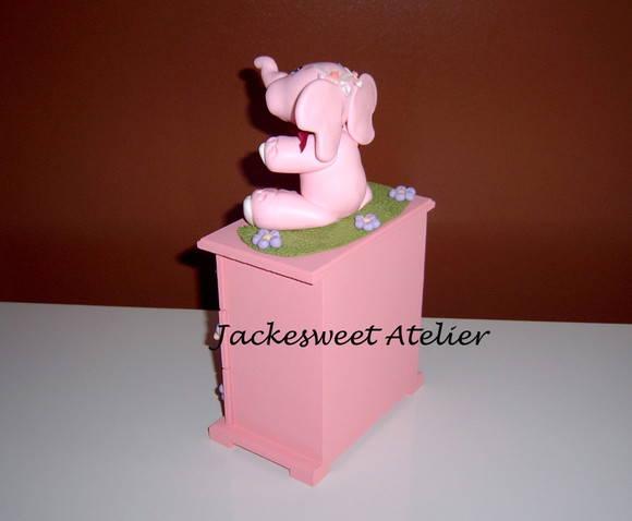 Mini Cômoda com elefante