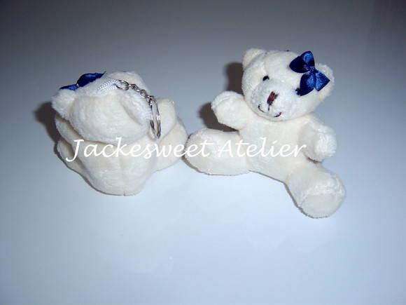 Mini Ursa Creme Laço Azul Marinho 01