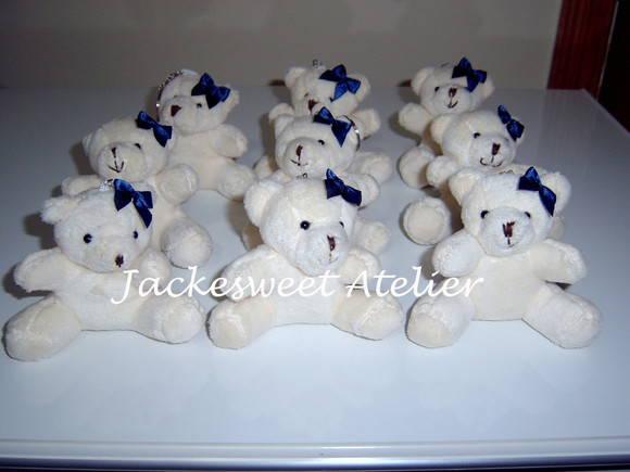 Mini Ursa Creme Laço Azul Marinho 01