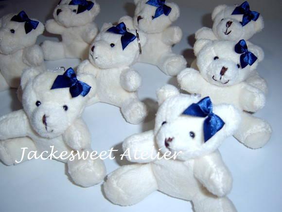 Mini Ursa Creme Laço Azul Marinho 01