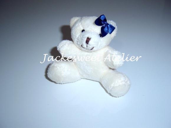 Mini Ursa Creme Laço Azul Marinho 02