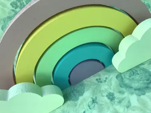 Arco-íris com nuvens em MDF