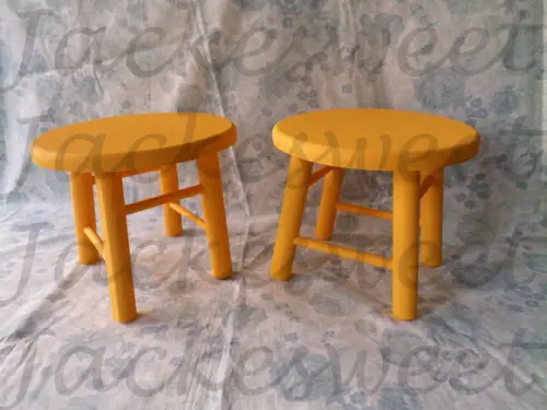 Banquinho em Madeira Amarelo Gema