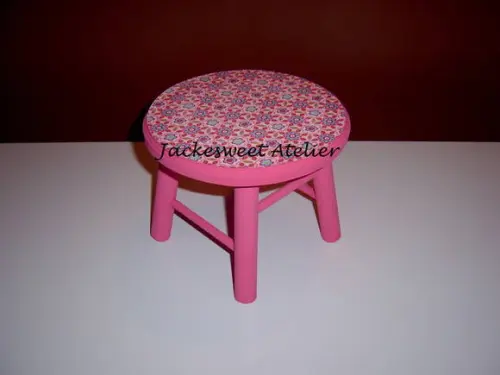 Banquinho em Madeira Rosa
