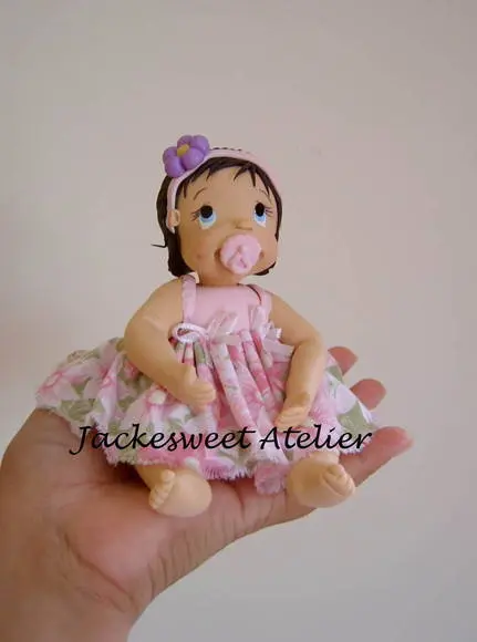 Boneca com chupeta em biscuit