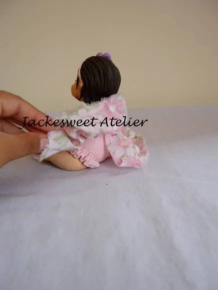 Boneca com chupeta em biscuit