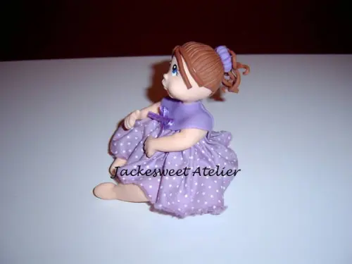 Boneca de vestido em biscuit