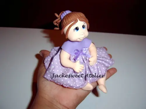 Boneca de vestido em biscuit