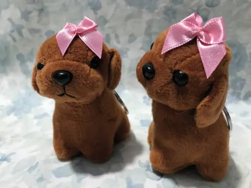 Cachorrinha em Pelúcia Chaveiro Marrom Escuro