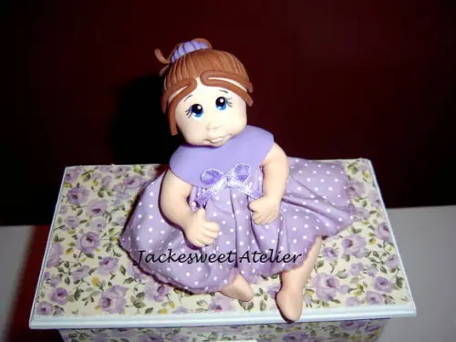 Mini Cômoda com boneca