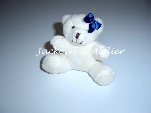 Mini Ursa Creme Laço Azul Marinho 02